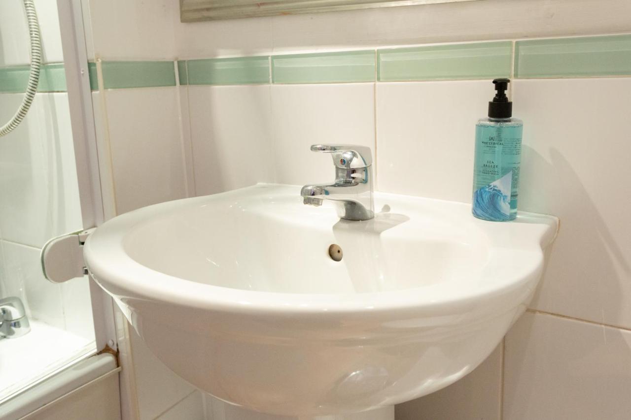 Appartamento Modern Spacious Close To Station Londra
